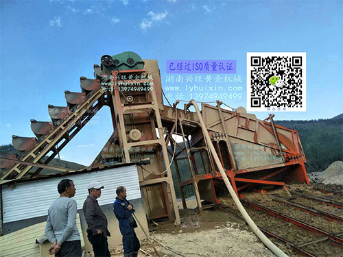 振動(dòng)選金機(jī)組俄羅斯現(xiàn)場 (2)